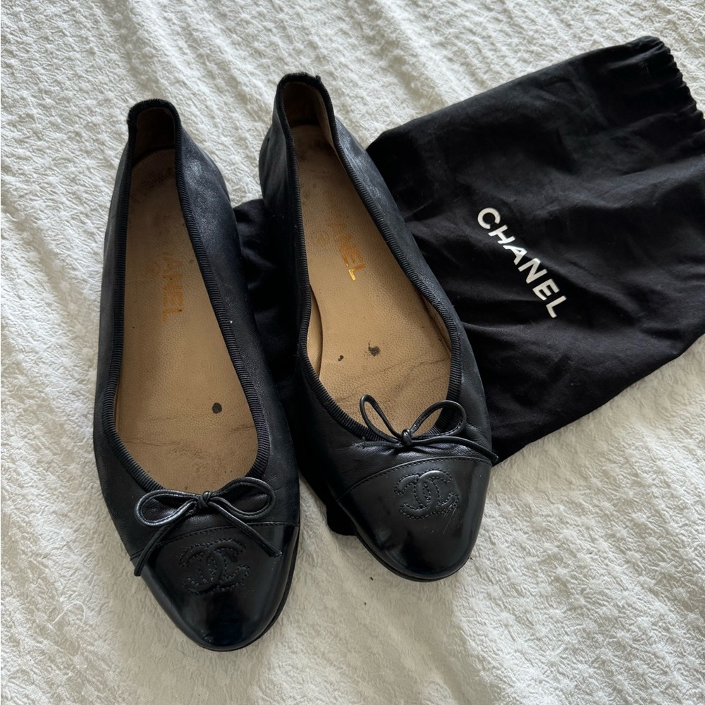 Chanel Classic Black Lambskin Leather Ballet Flat CC Symbol SZ: 38/8